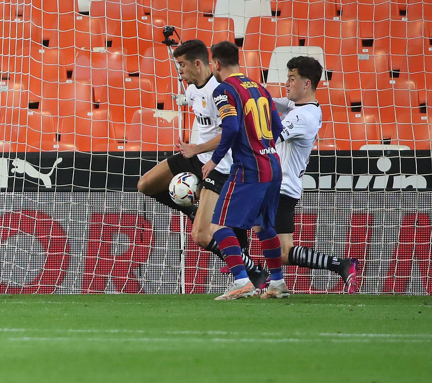 Todas las imágenes del partido entre el Valencia CF y el Barcelona