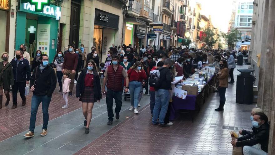 Sant Jordi arranca en Palma animado y con buen ritmo de ventas