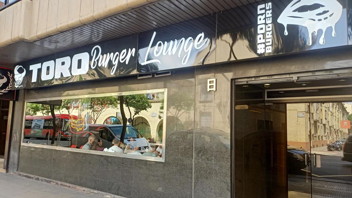 Parte de la fachada de Toro Burger Zaragoza