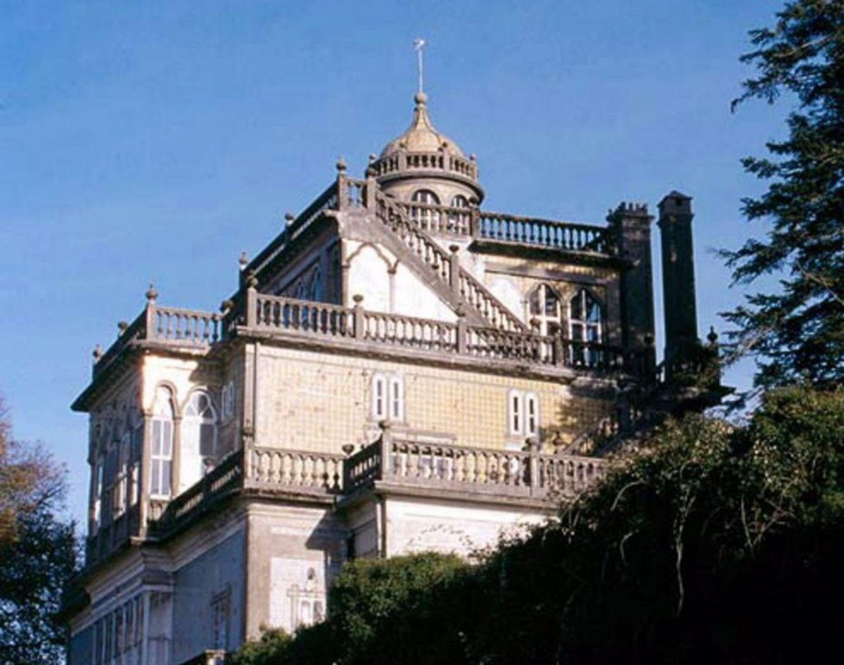 Palacio modernista en Soutelo de Montes.