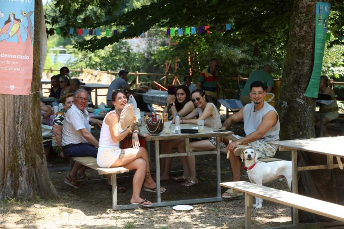Asistentes a la fiesta, antes de la comida.