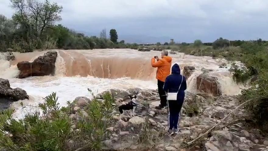 Espectaculares imágenes de una cascada en el Riu Sec entre Vila-real y Betxí