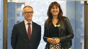 El ministro de Cultura, José Guirao, y la ’consellera’ de Cultura de la Generalitat, Laura Borràs, antes de la reunión que han mantenido este miércoles en Madrid. 