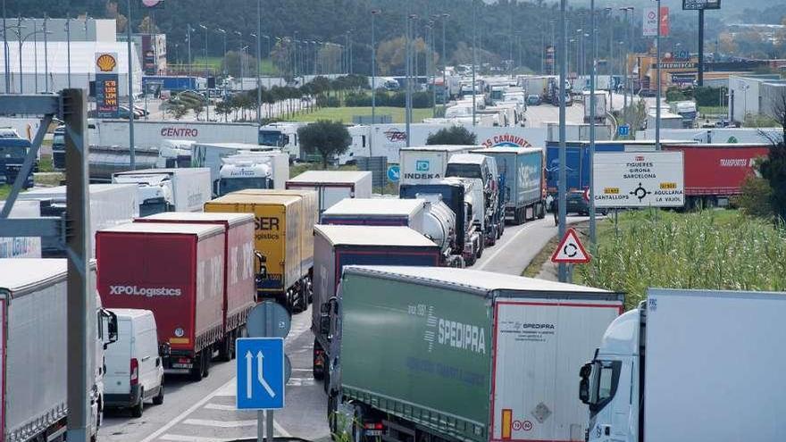 Colas de camiones en la frontera con Francia.