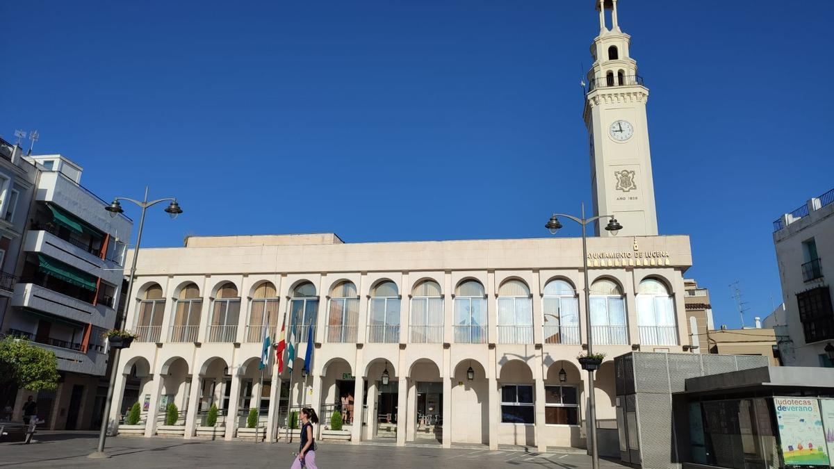 Fachada principal del ayuntamiento de Lucena.