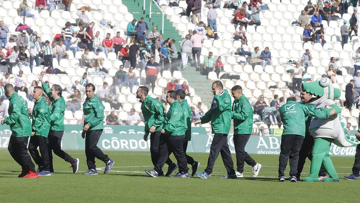 Los futbolistas del Córdoba CF Genuine, durante su presentación en El Arcángel.