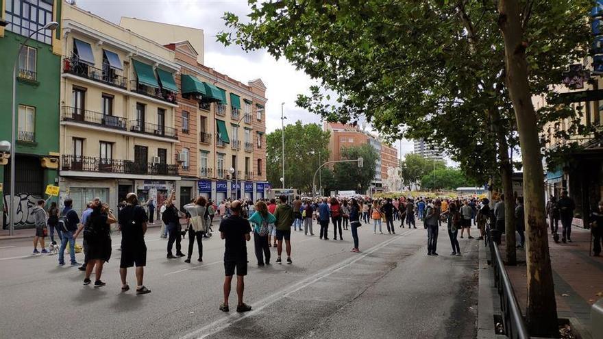 Miles de vecinos protestan contra las restricciones de movilidad en sus barrios de Madrid