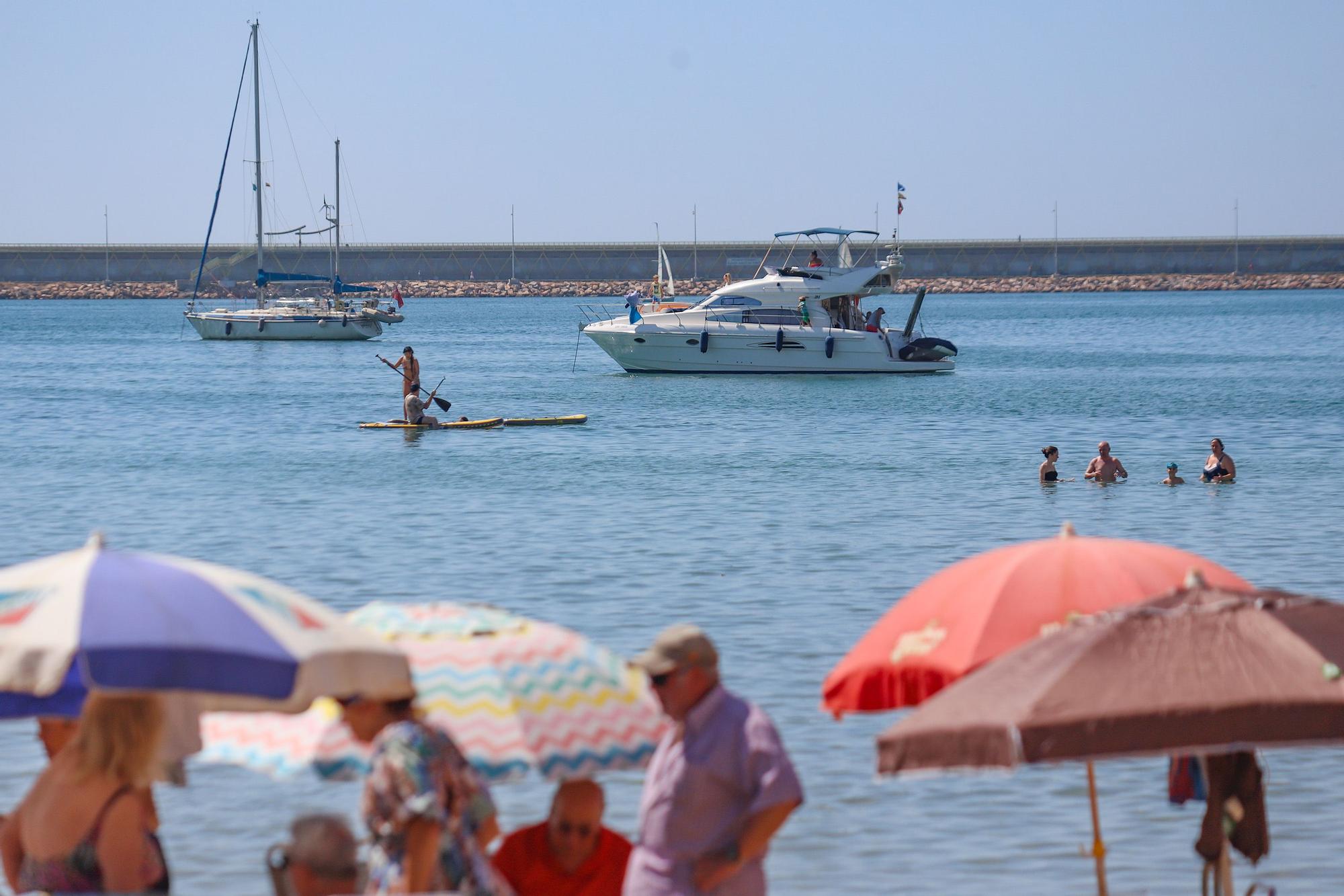 La Generalitat se desentiende de la seguridad en la playa del Acequión de Torrevieja