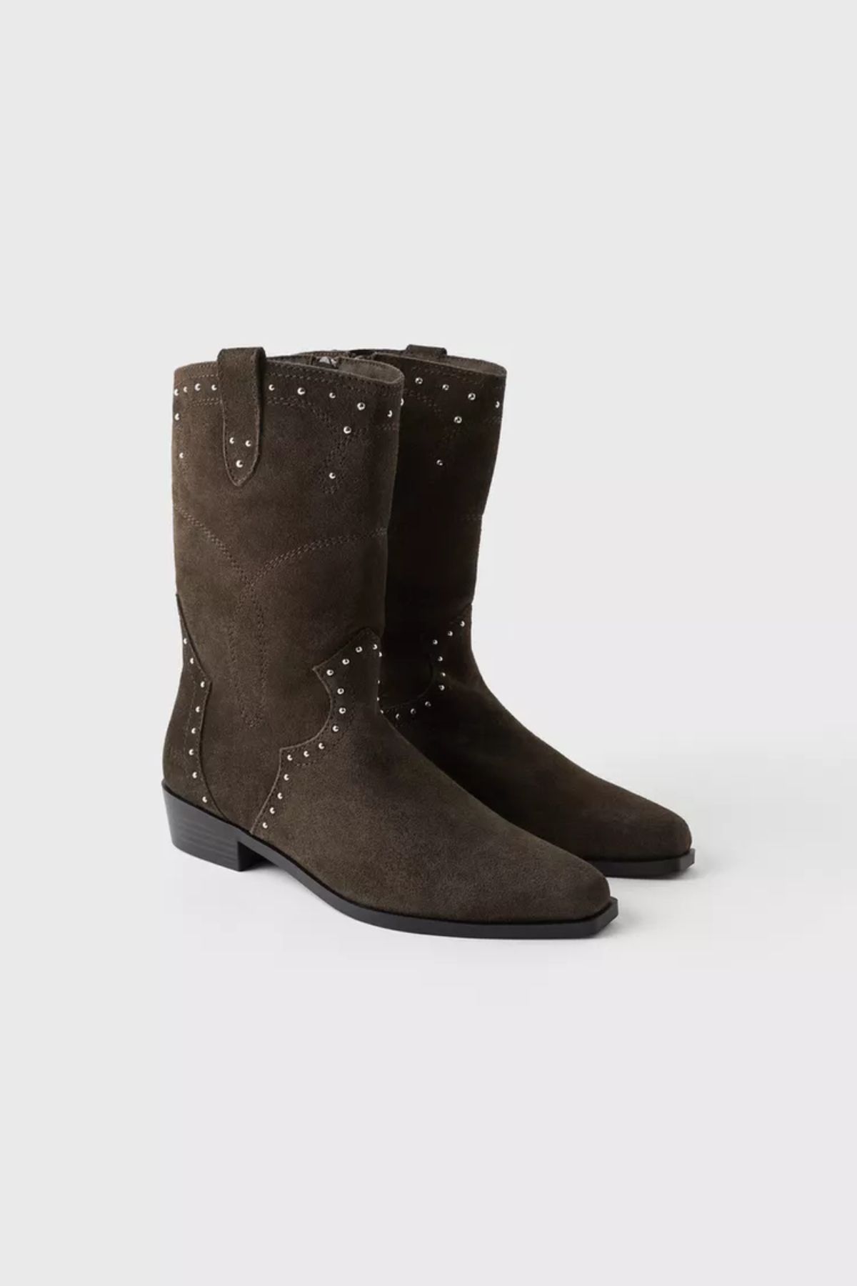Botas cowboy serraje se Zara (precio: 45,95 euros)
