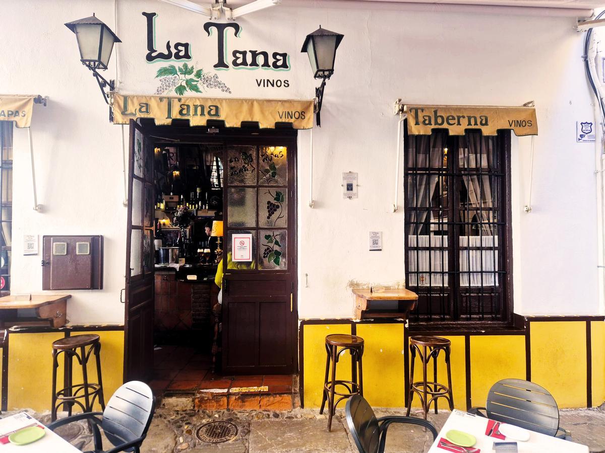 Fachada de la taberna, en el centro de Granada.
