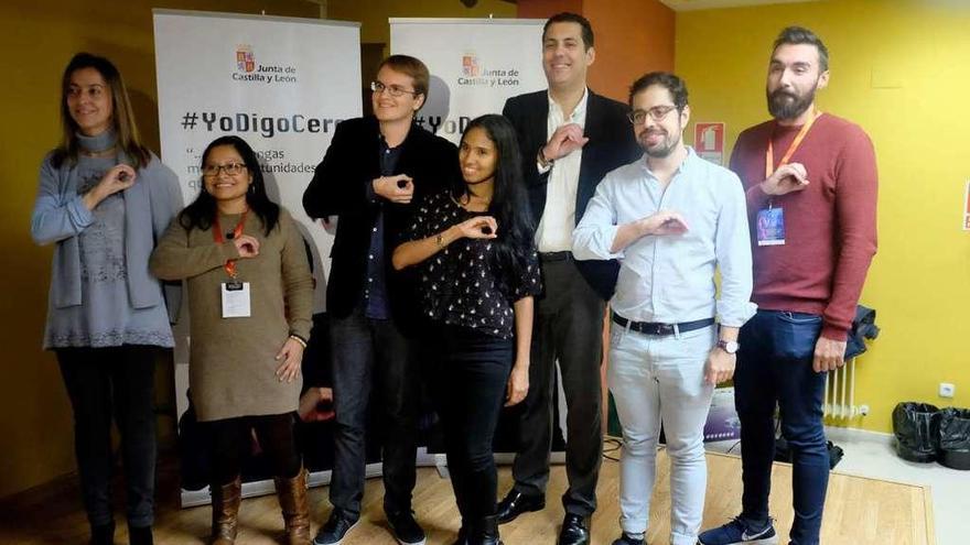 Ganadores de una campaña contra la violencia de género, en Zamora.