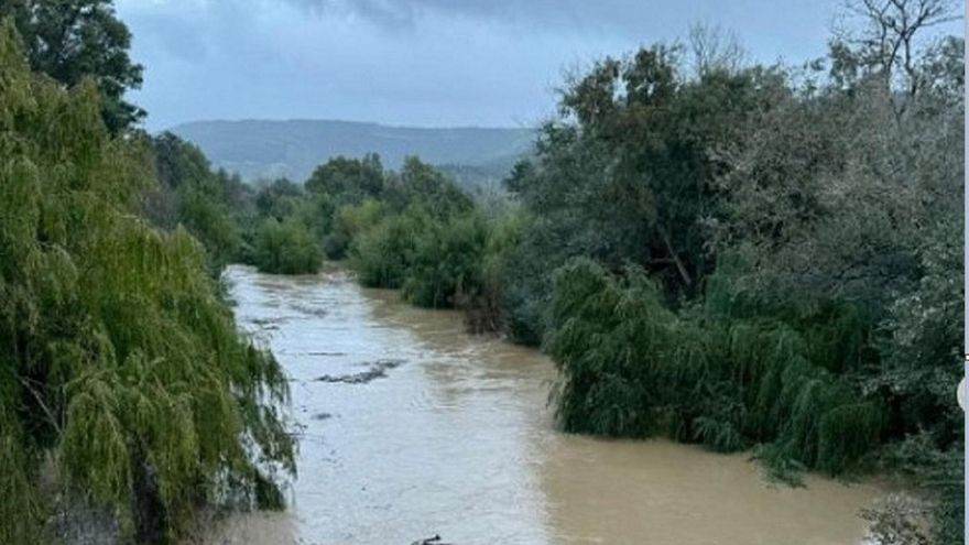 Casares pone en alerta a unas 40 familias ante la crecida del río Guadiaro