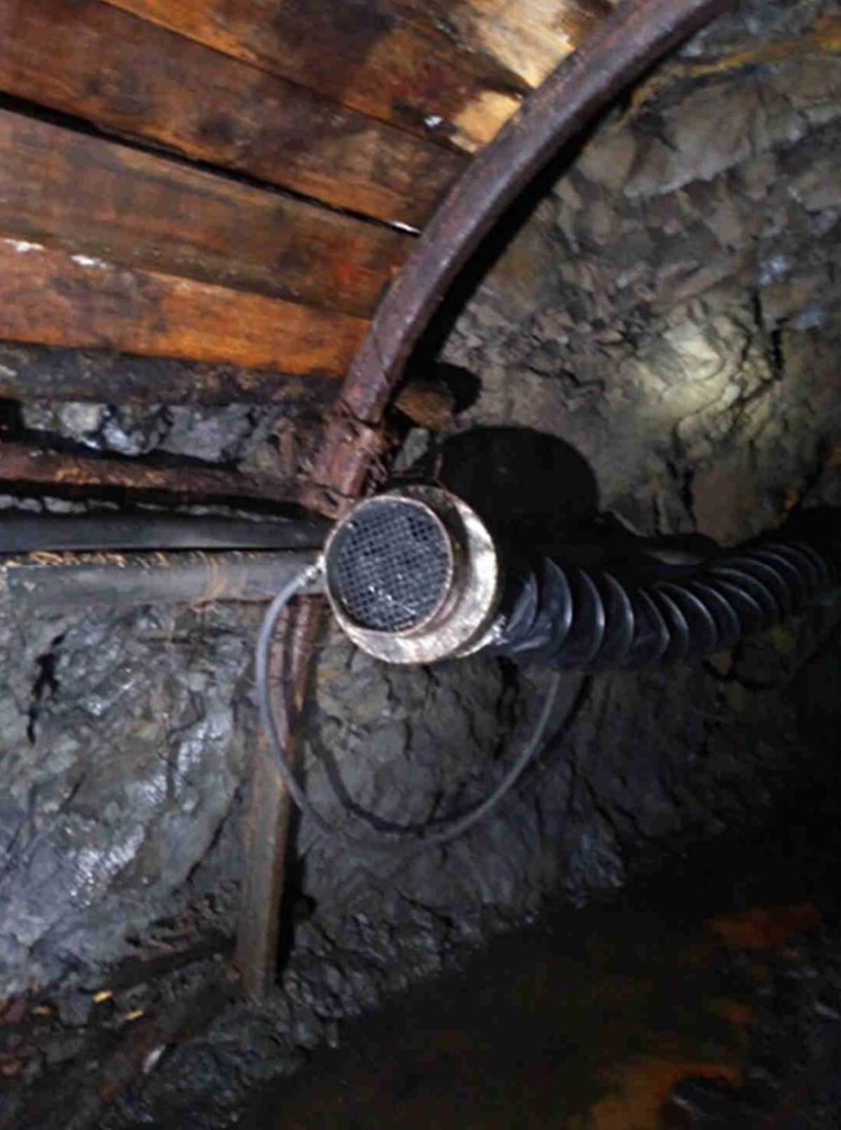 EN IMÁGENES: Así era "el peor de los chamizos": el espacio angosto y en riesgo de derrumbe en el que trabajaban los mineros que murieron en Cerredo