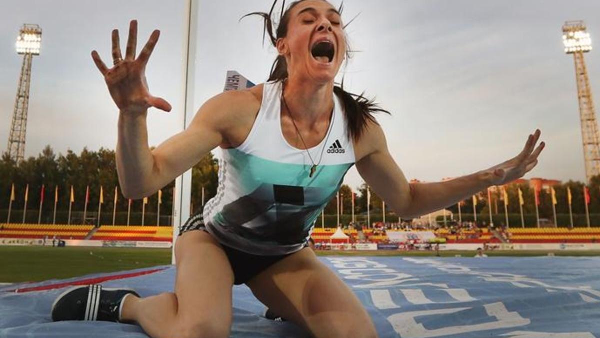 Isinbayeva lidera el ranking mundial en pértiga con 4,90 m, logrados en su única competición del año