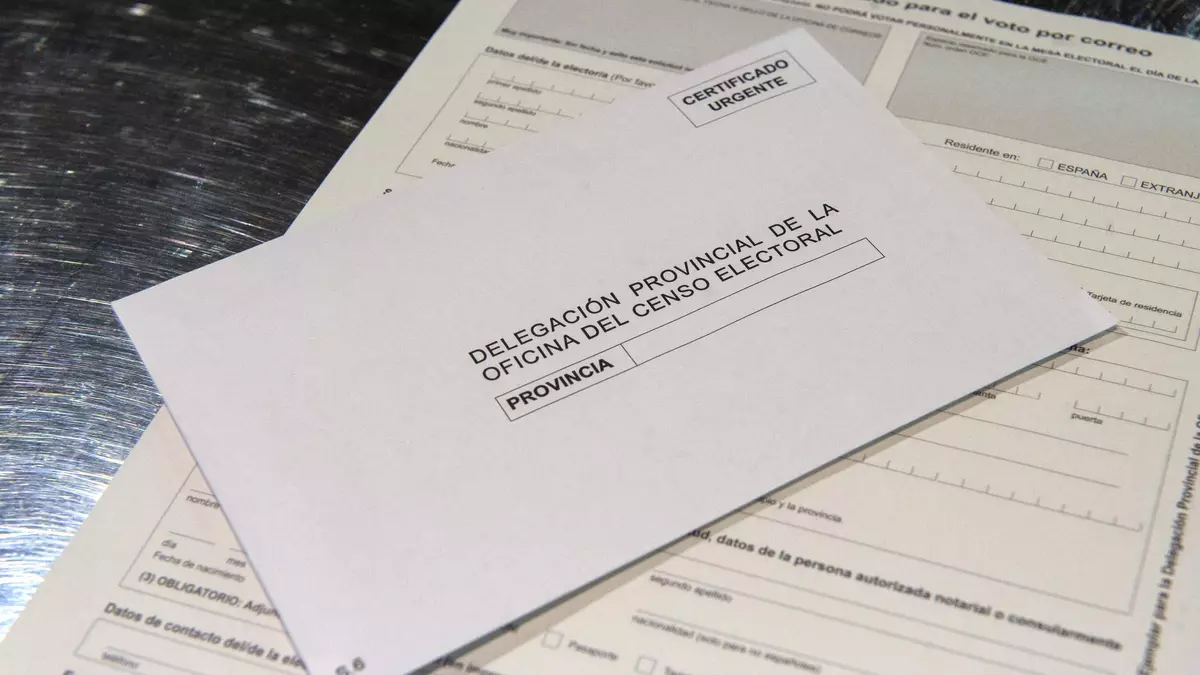 El voto de los emigrantes en la Región podría quitar un escaño al PP, que ganaría el PSOE