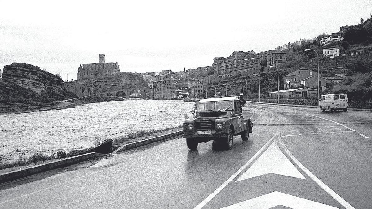 El Cardener a Manresa, a punt de saltar a la carretera