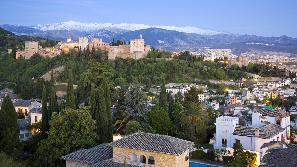 Tres hoteles y tres locales de tapeo, imprescindibles en Granada