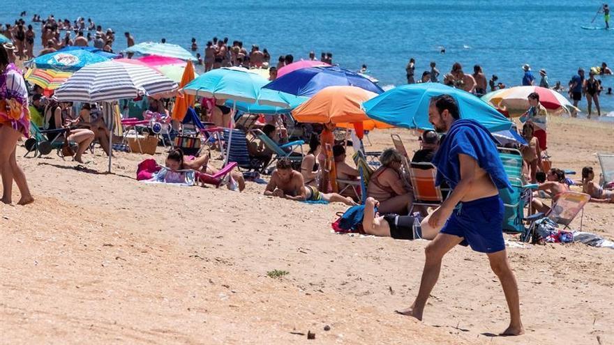 Extremadura mira con preocupación los rebrotes en las costas andaluzas