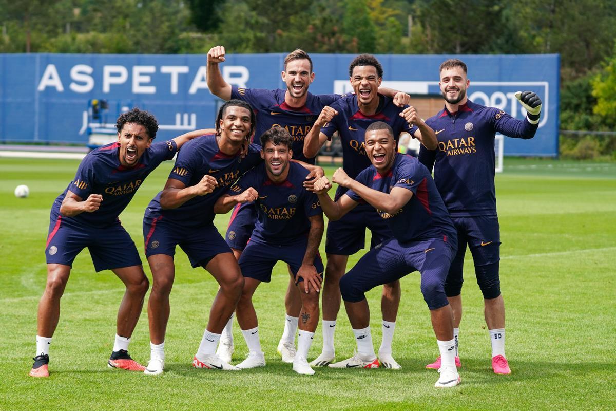 El PSG presume del retorno de Mbappé... ¡en el estreno de Dembélé con el grupo! El PSG presume del retorno de Mbappé... ¡en el estreno de Dembélé con el grupo!