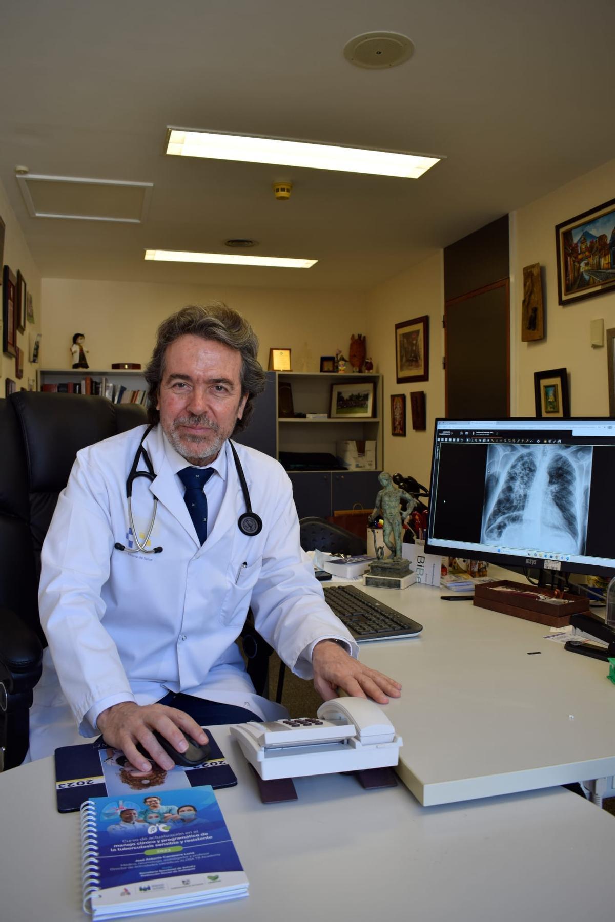 El doctor José Antonio Caminero.