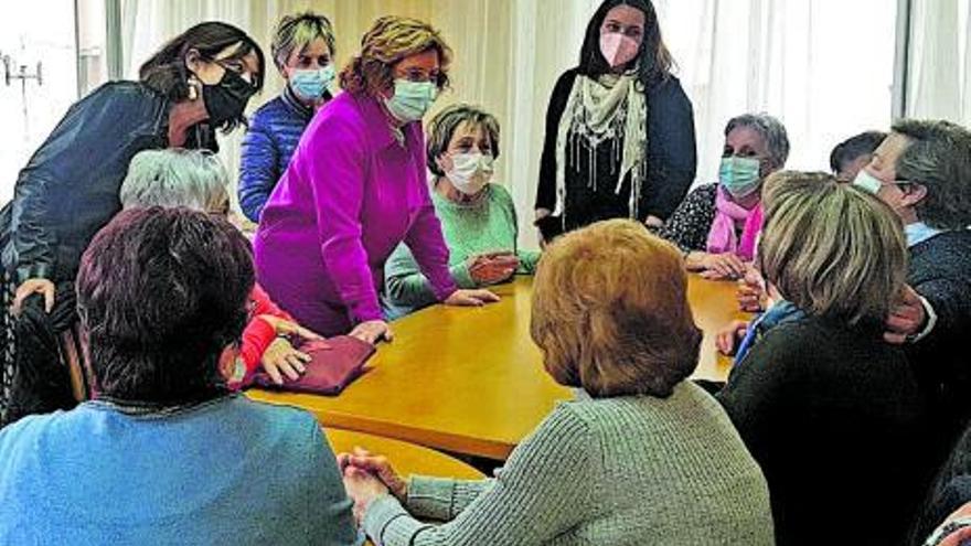 María Victoria Broto, en una visita al recién reformado hogar de mayores de Illueca. | GOBIERNO DE ARAGÓN