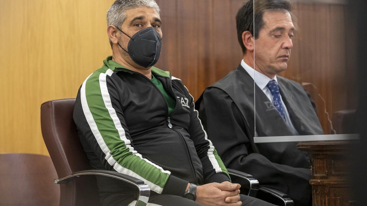 Montoya al inicio del juicio en la Audiencia de Huelva.