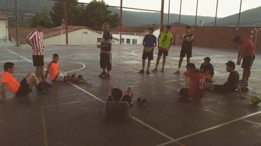 L&#039;equip sènior del CE Fonollosa en un entrenament durant la pretemporada per preparar la nova campanya