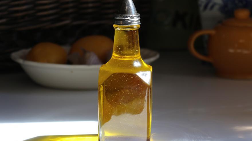 Consejos para sustituir el carísimo aceite de oliva por el de girasol en la cocina