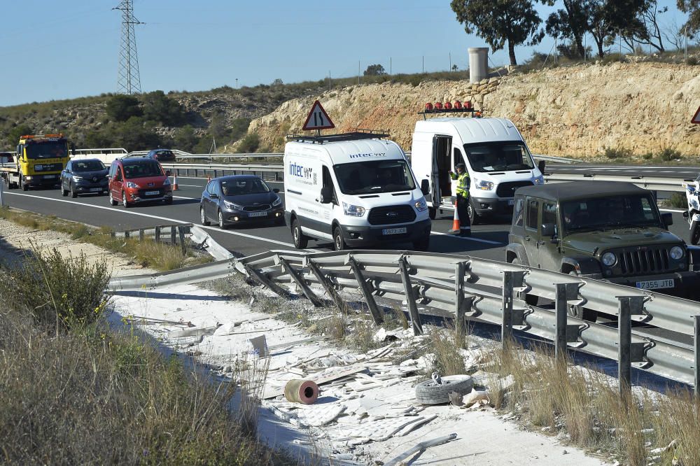 Choque entre camiones en la A-7