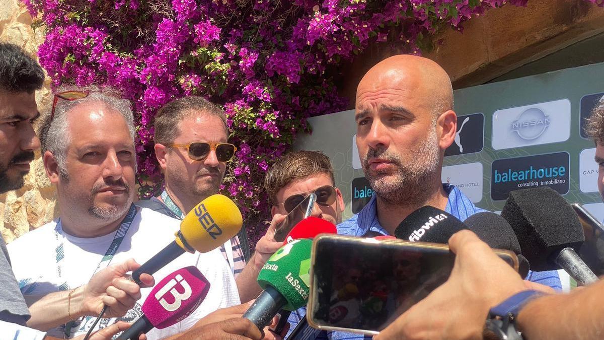 Pep Guardiola, durante su comparecencia ante los medios en Son Servera.