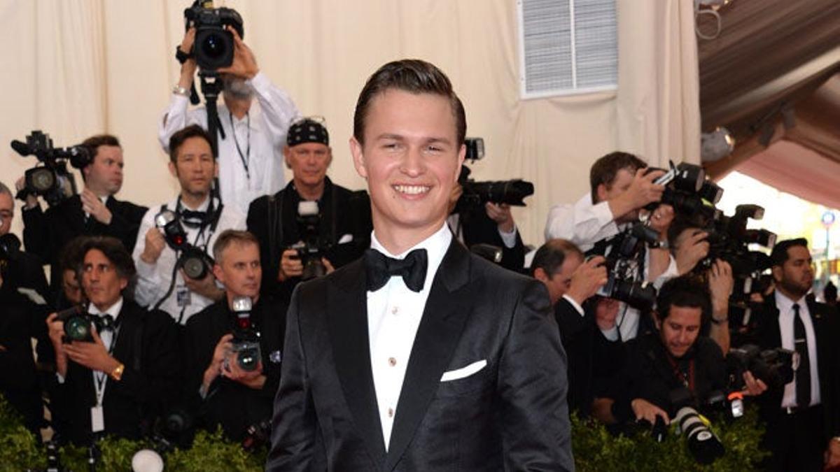 Ansel Elgort como recién sacado de un Picasso