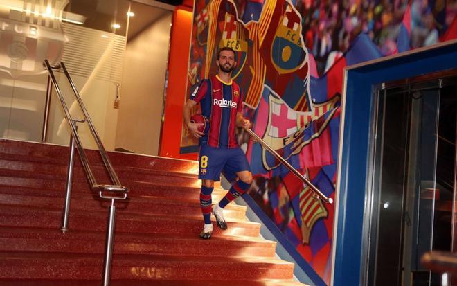 Presentación oficial de Miralem Pjanic como jugador del FC Barcelona en el Camp Nou.