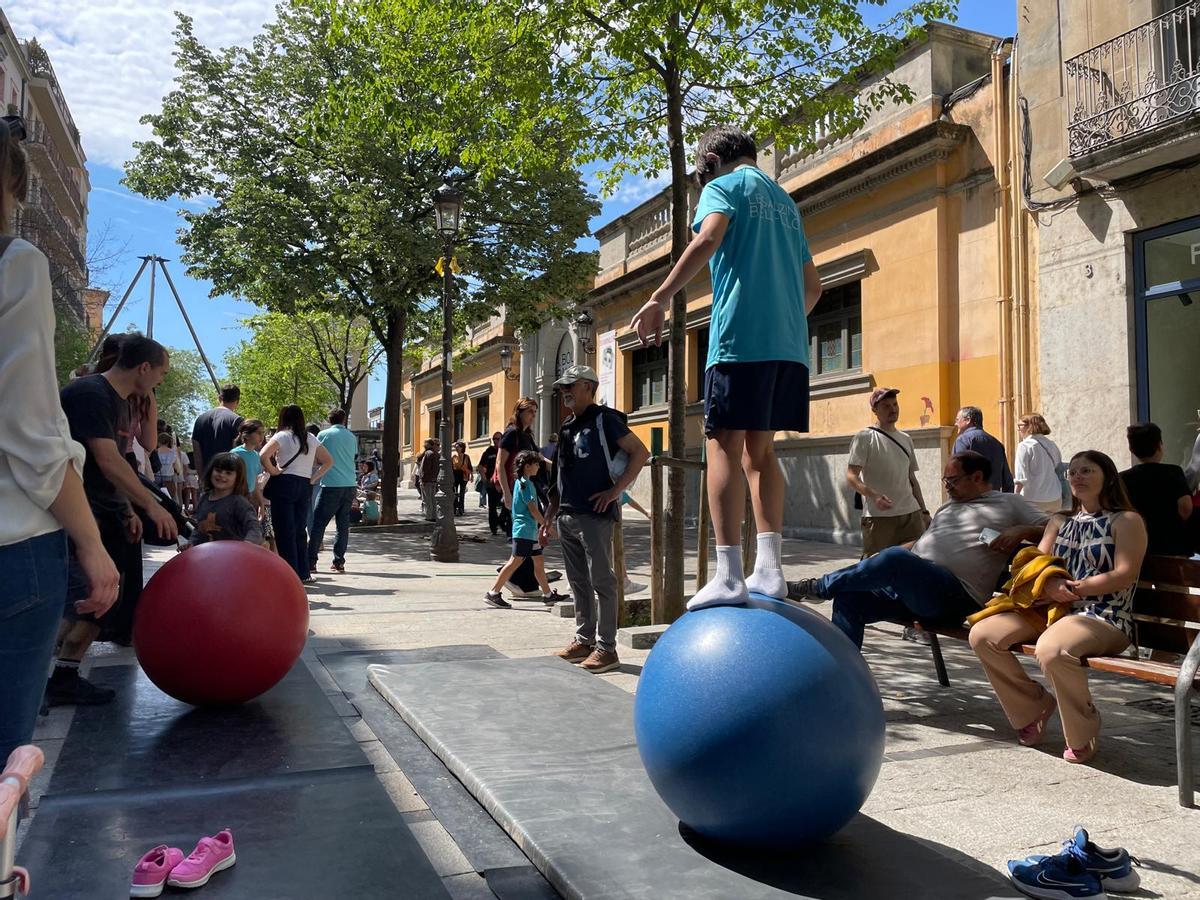 Diumenge de circ i música a la Rambla per les Festes de Primavera