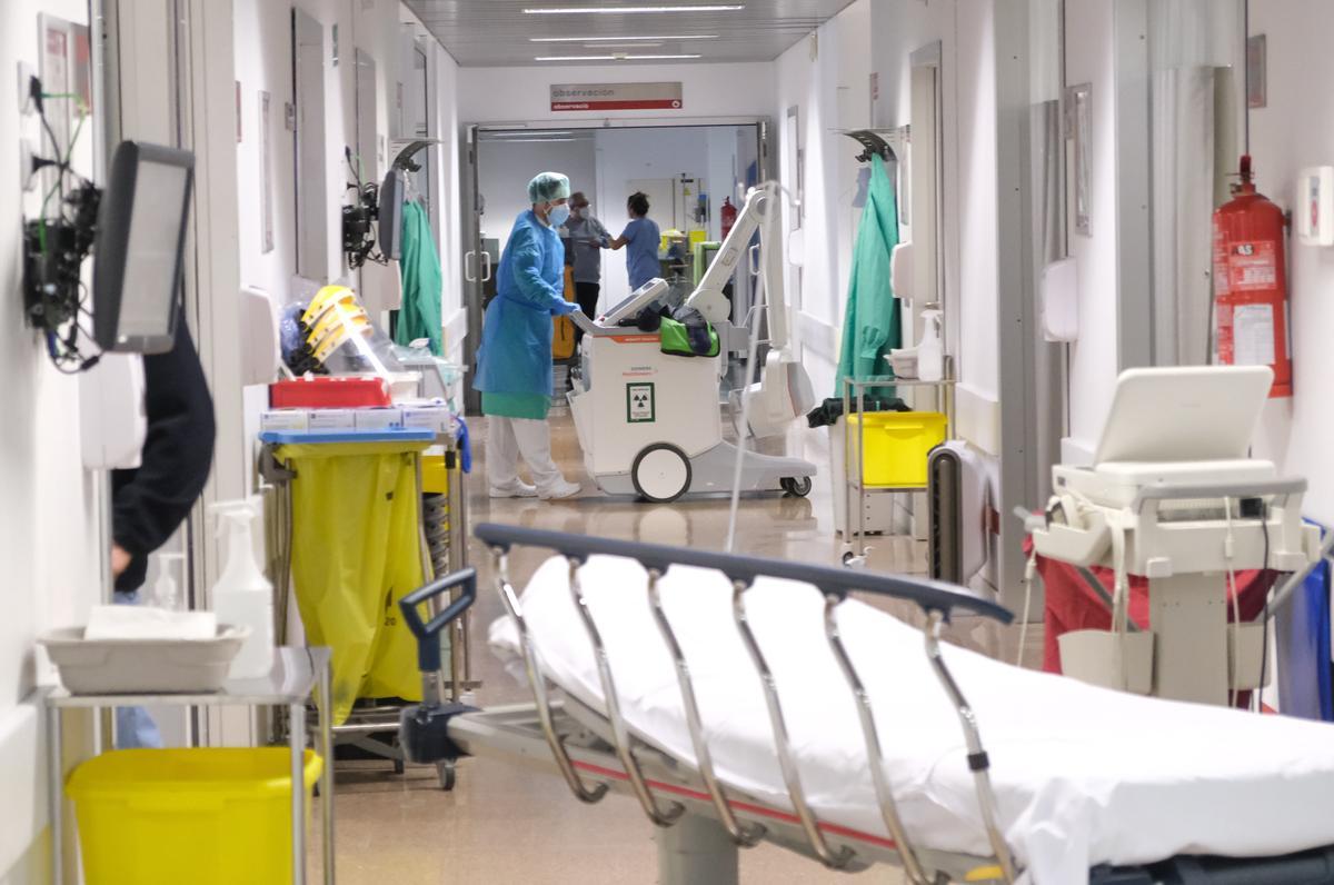 Actividad en la UCI del Hospital del Vinalopó de Elche el pasado mes de enero.