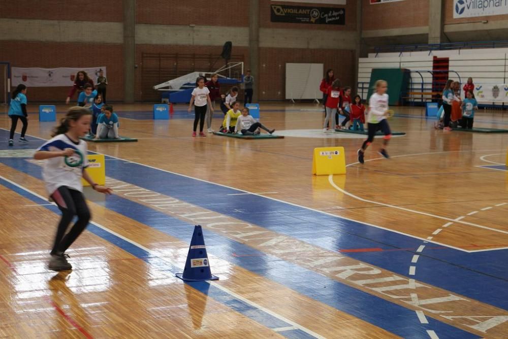 Jugando al atletismo en Alcantarilla