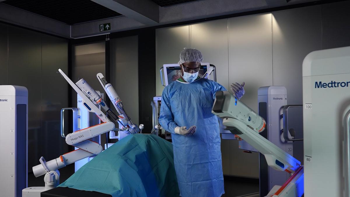 Vídeo | Así es el nuevo robot que opera en el Hospital Universitario de Cáceres