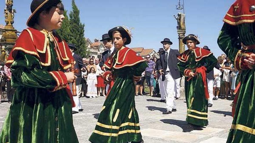 El privilegio de conservar danzas ancestrales - Faro de Vigo