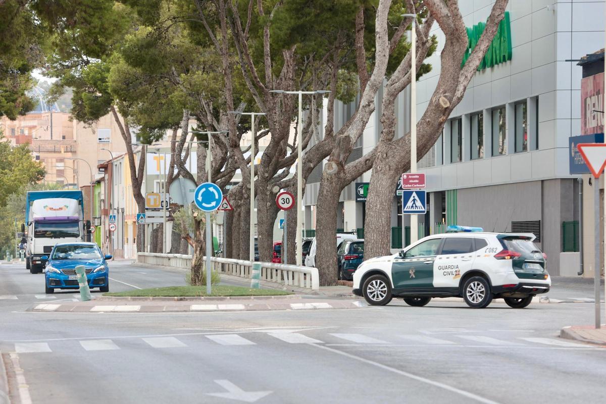 Refuerzo policial en Aspe tras la quema del coche del edil de Seguridad