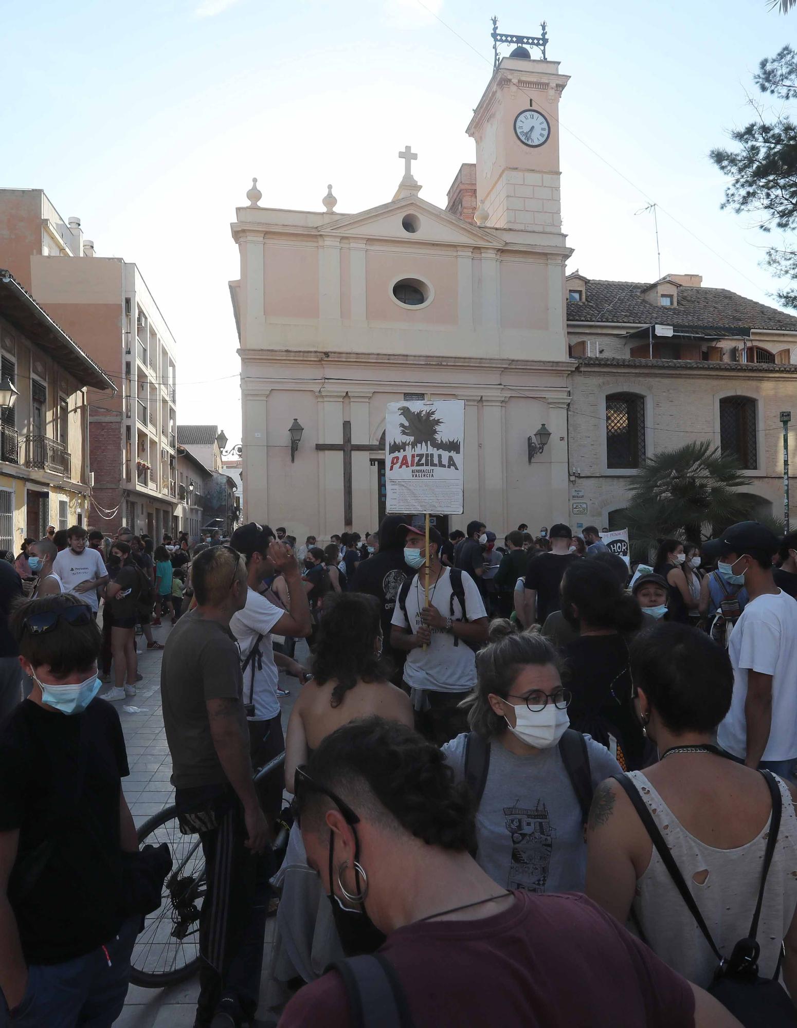 Protesta de los vecinos de Benimaclet contra el vallado de solares ocupados