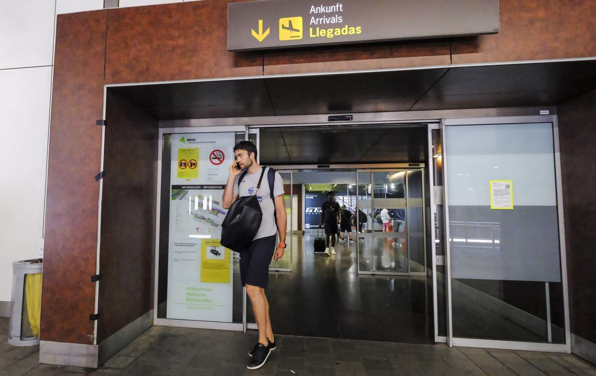 La llegada de los jugadores del CB Gran Canaria tras su descenso