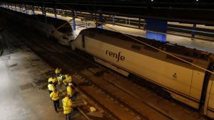 Una persona muere y otra resulta herida al intentar subir al techo de un tren Alvia en la estación de Lleida