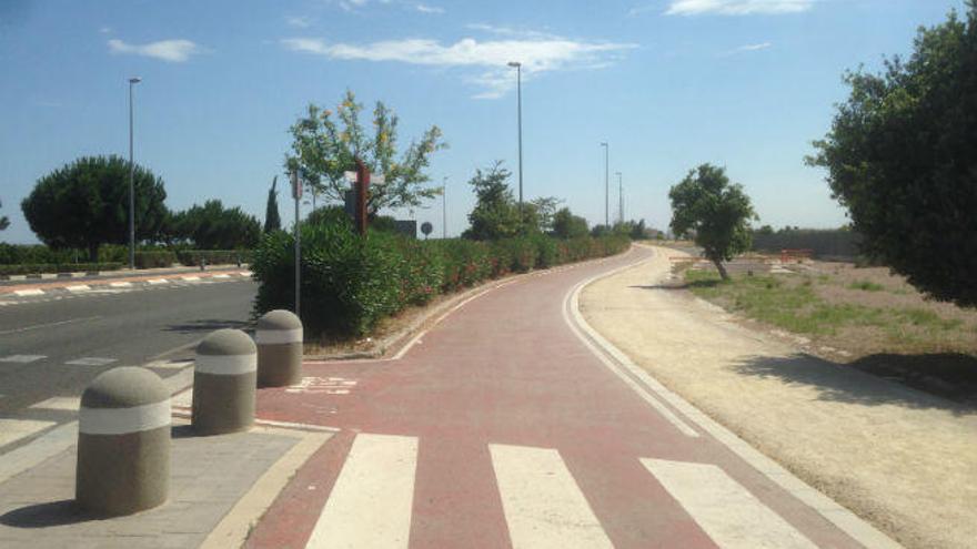 Pedaladas sobre la línea del tren en la Vía Xurra