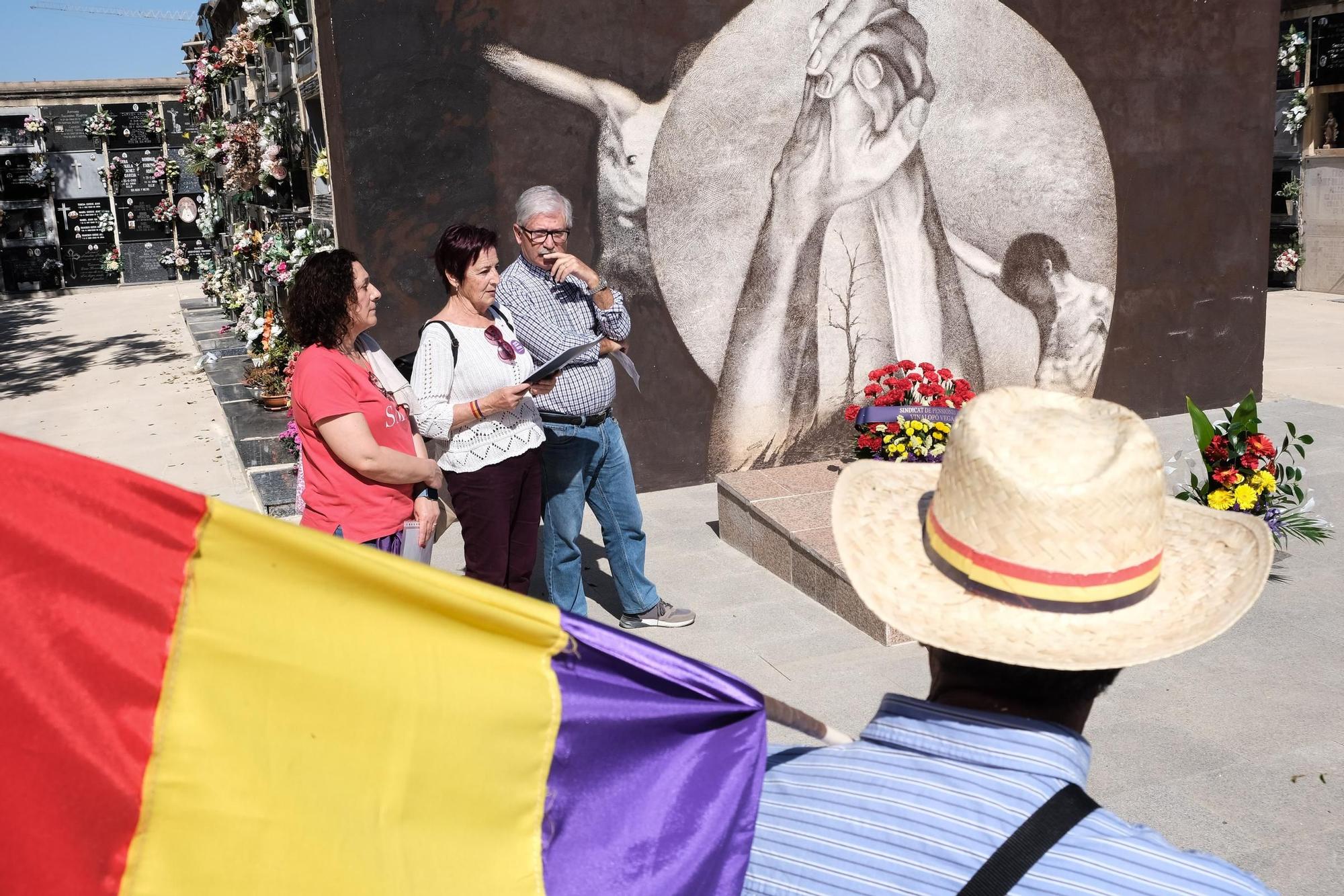 Así ha sido el homenaje a los jóvenes sindicalistas fusilados en el Cementerio Viejo de Elche en 1939