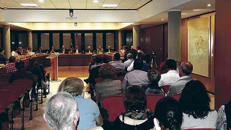 El salón de plenos de Calvià durante el debate de rendición de cuentas de ayer por la tarde.