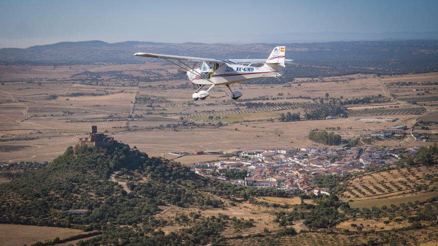 El aeroclub de Badajoz organiza vuelos solidarios en favor del Banco de Alimentos