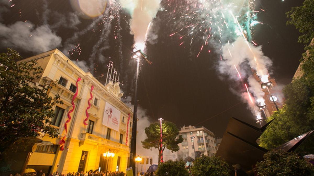 Los fuegos artificiales pusieron fin a las Fiestas de Primavera de L'Hospitalet.