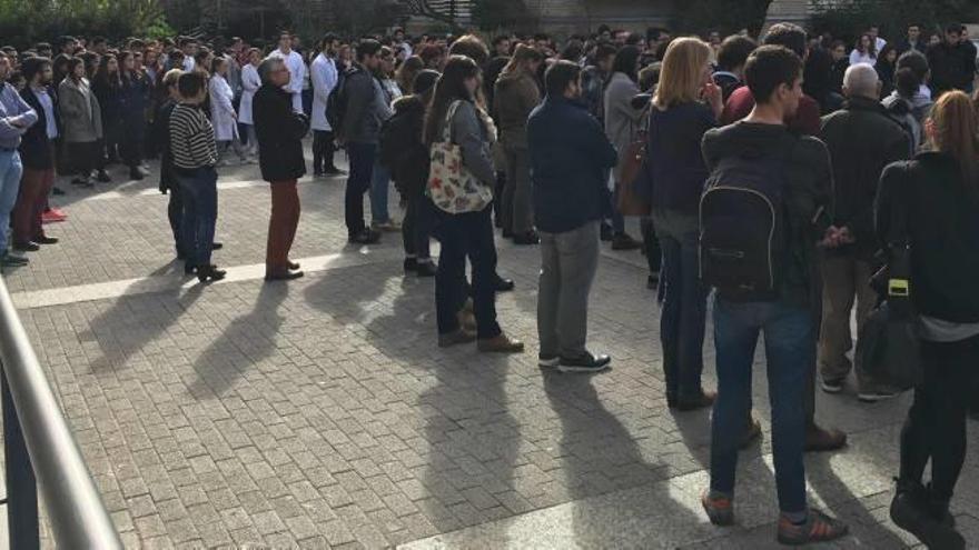 La muerte de Ernesto Guerrero hace enmudecer a la Facultat de Química