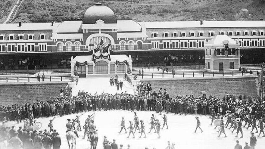 Canfranc recuerda la inauguración de su estación con la mirada en el futuro