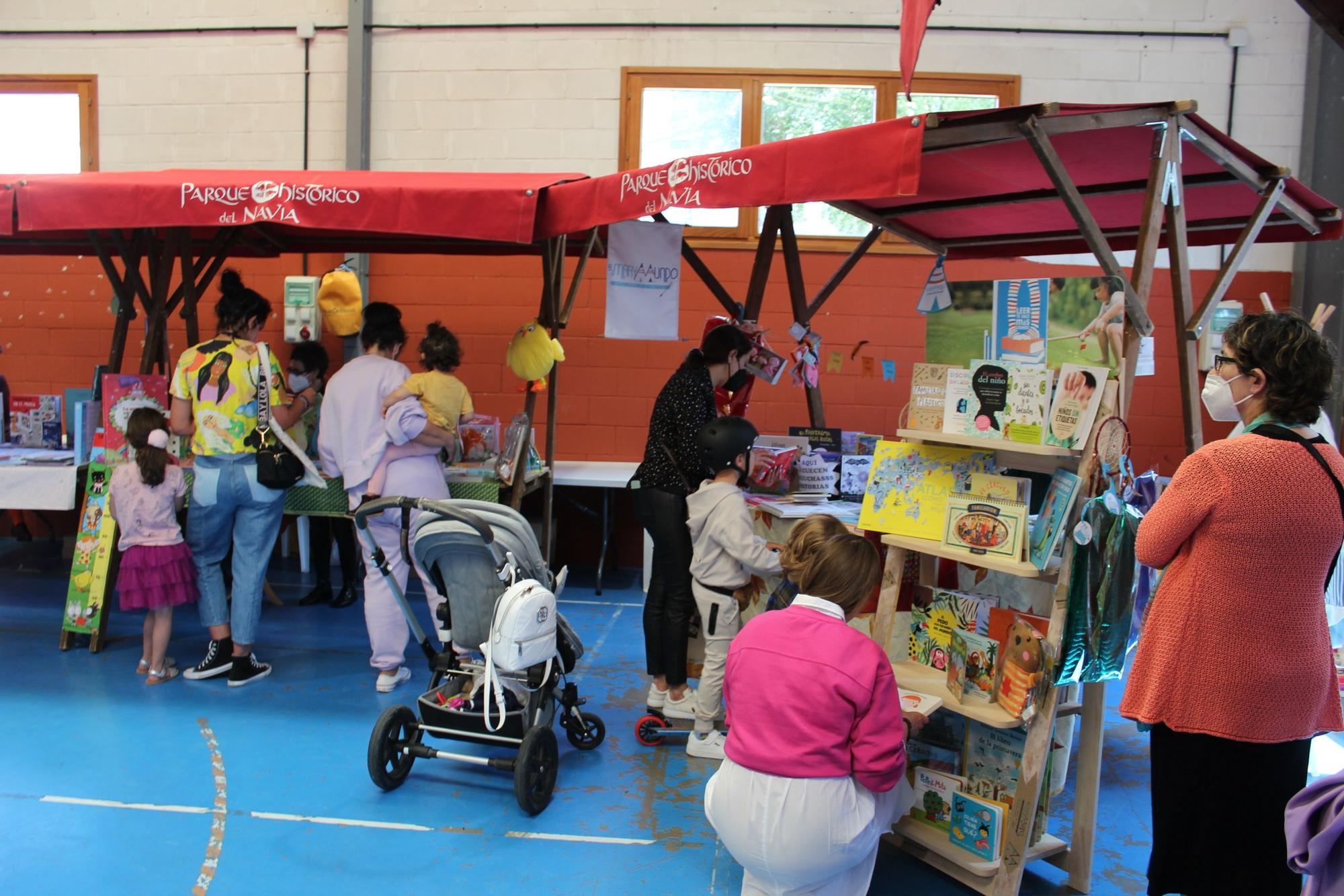 EN IMÁGENES: Así fue la Feria del Libro en Navia