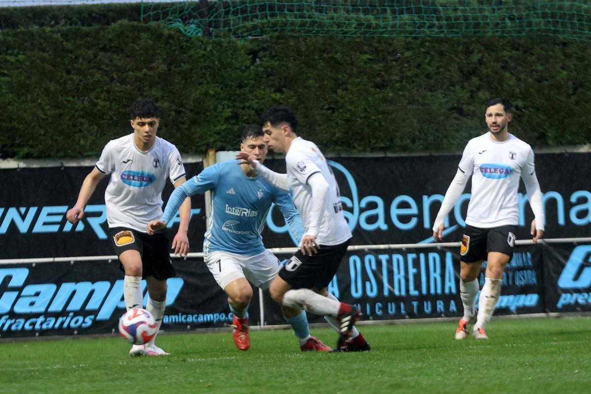 Una acción del partido entre Villalonga y Lemos.